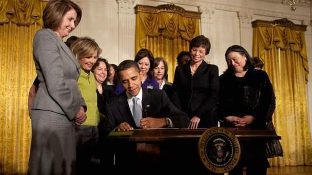 Obama-signs-order-creating-white-house-council-on-women-and-girls-via-wikimedia-2.jpg